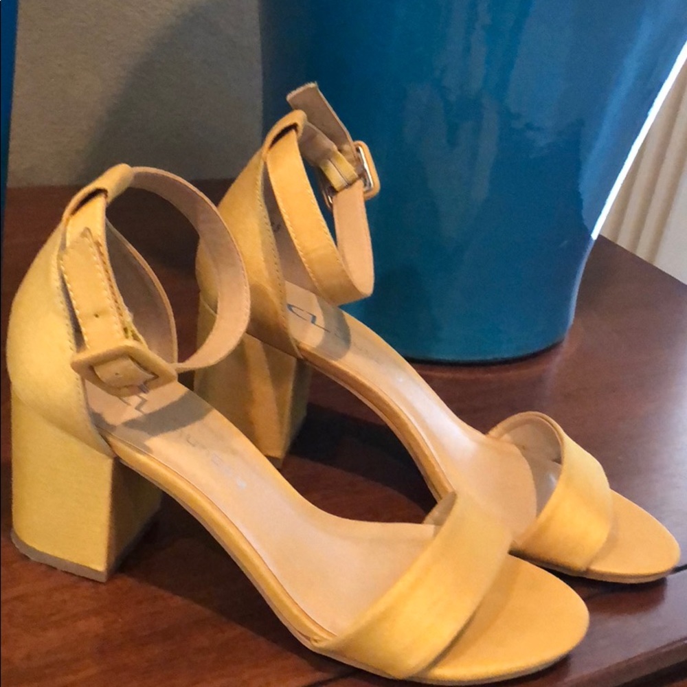 On trend & current yellow chinese laundry shoes